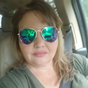 Meet your Posher, Stacy